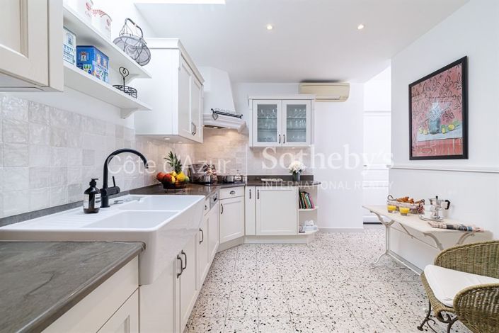 Image No.8-4 Bed Property for sale