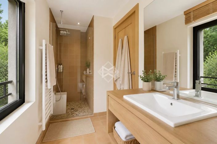 Image No.12-4 Bed House for sale