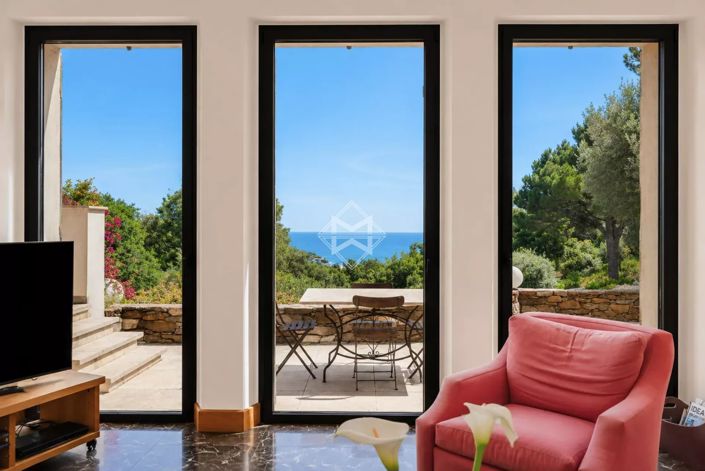 Image No.6-4 Bed House for sale
