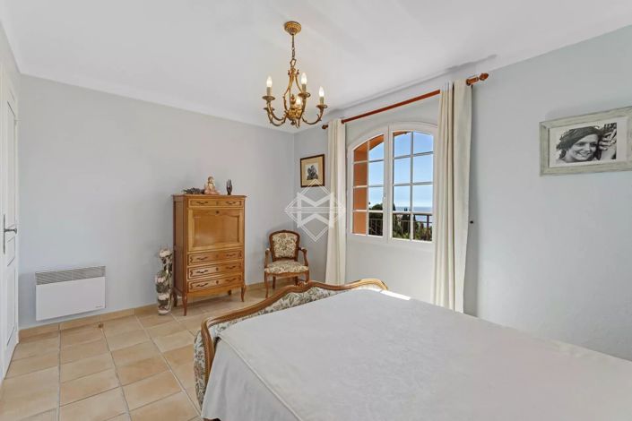 Image No.10-4 Bed House for sale