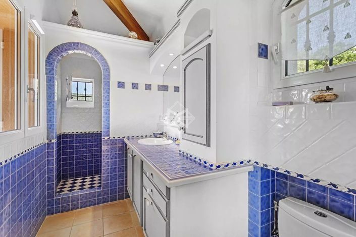 Image No.11-4 Bed House for sale