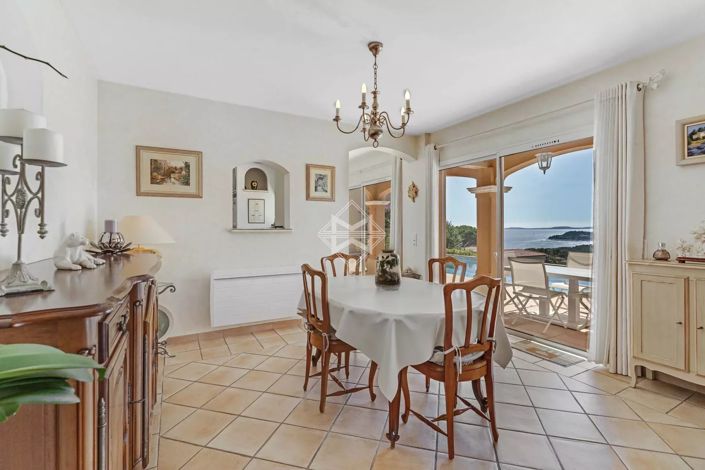 Image No.6-4 Bed House for sale