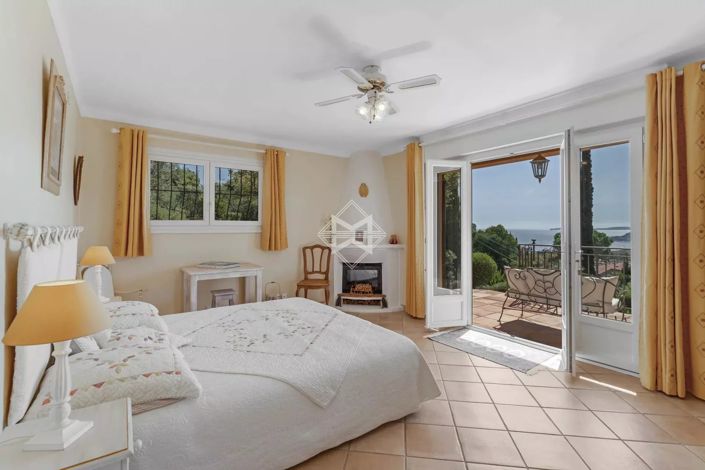 Image No.9-4 Bed House for sale