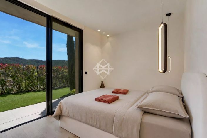 Image No.11-2 Bed House for sale