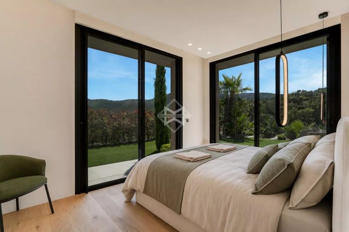 Image No.12-2 Bed House for sale