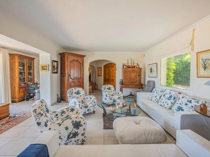 Image No.3-5 Bed House for sale