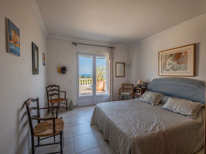 Image No.6-5 Bed House for sale