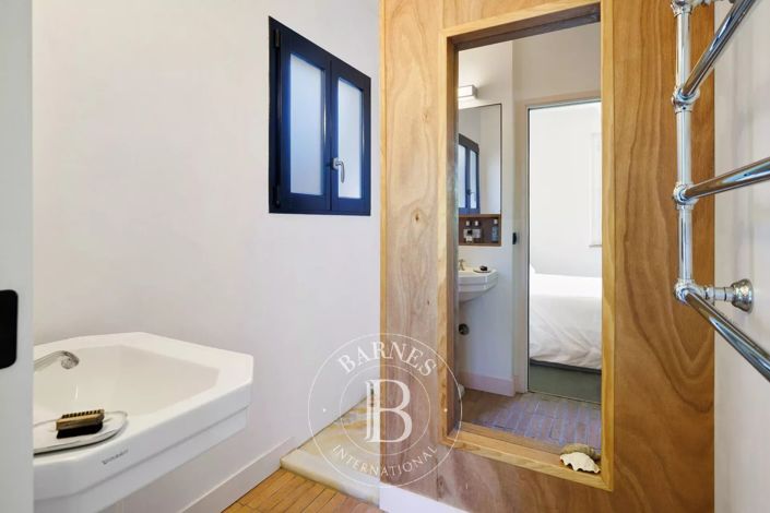 Image No.16-4 Bed House for sale