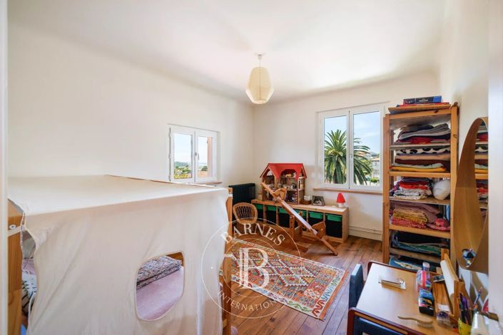 Image No.17-4 Bed House for sale