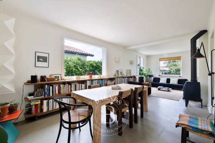 Image No.3-4 Bed House for sale