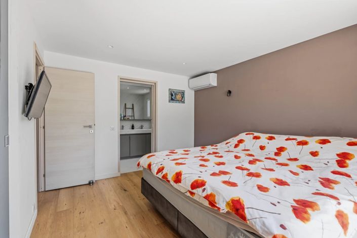 Image No.8-4 Bed House for sale