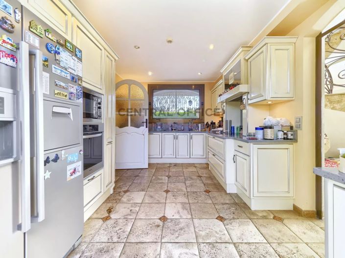 Image No.17-5 Bed House for sale