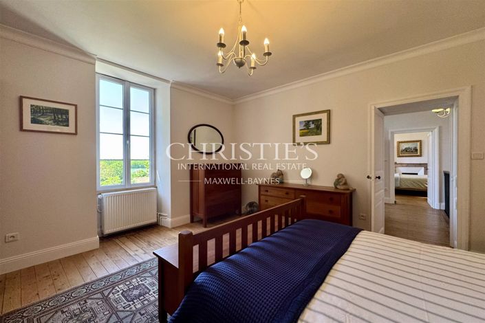 Image No.27-5 Bed House for sale