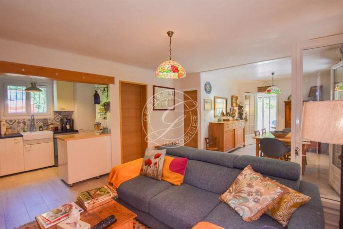 Image No.11-3 Bed House for sale