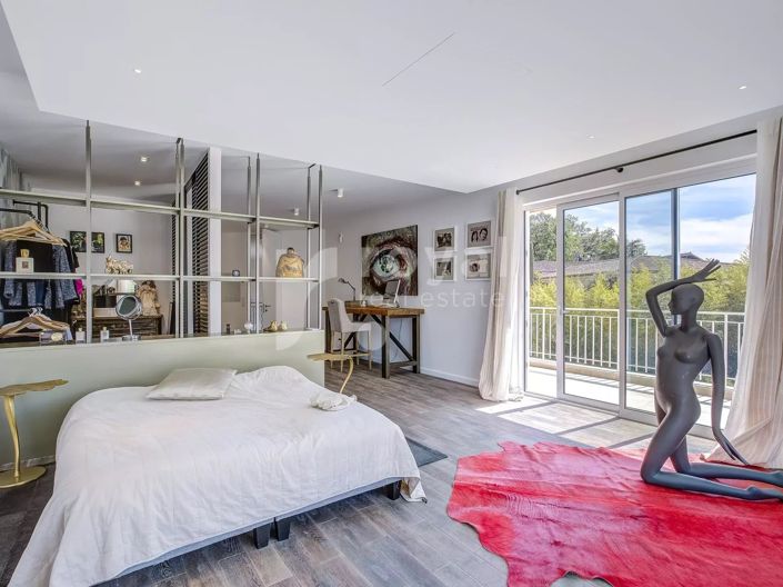 Image No.24-5 Bed House for sale