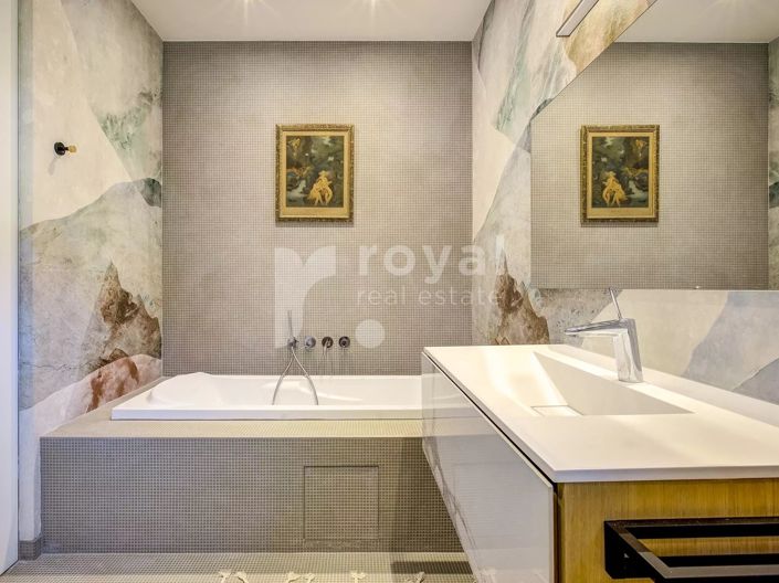 Image No.26-5 Bed House for sale