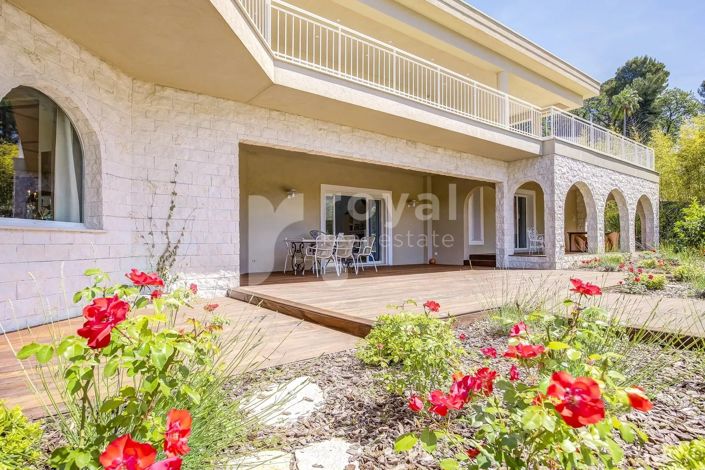 Image No.4-5 Bed House for sale