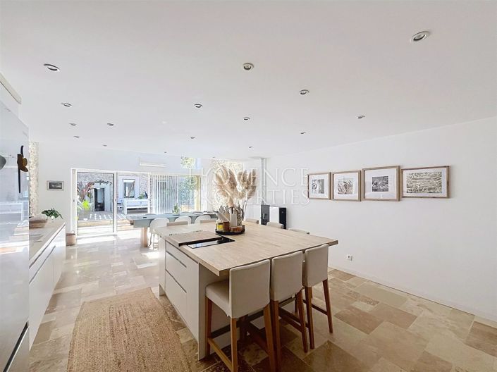 Image No.10-10 Bed House for sale