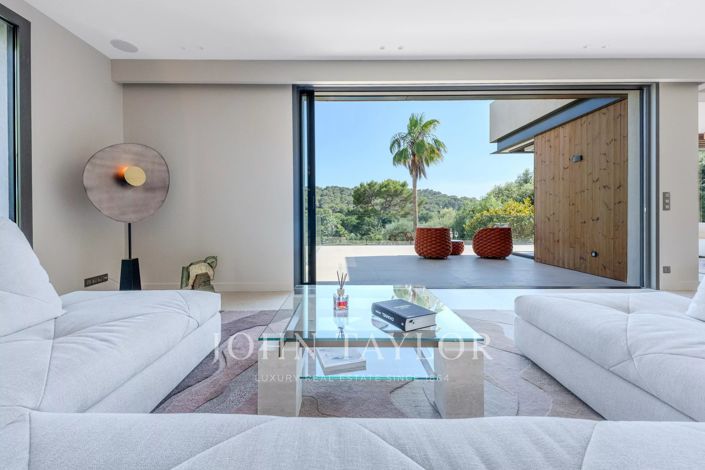 Image No.15-5 Bed House for sale