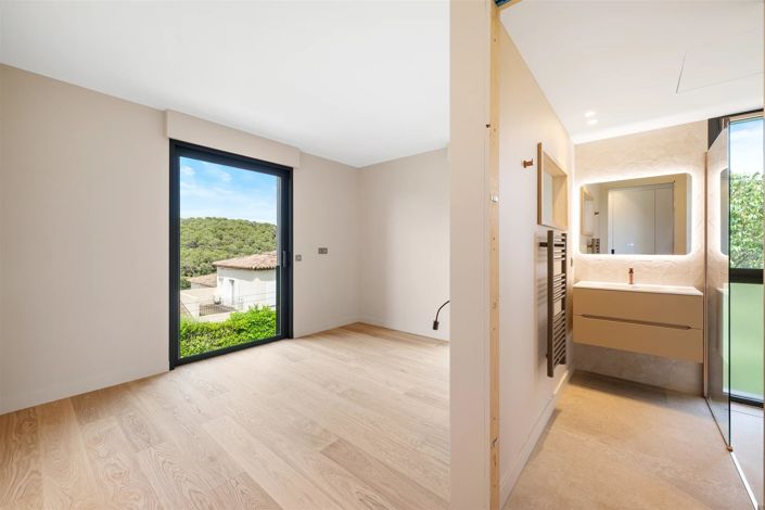 Image No.16-5 Bed House for sale