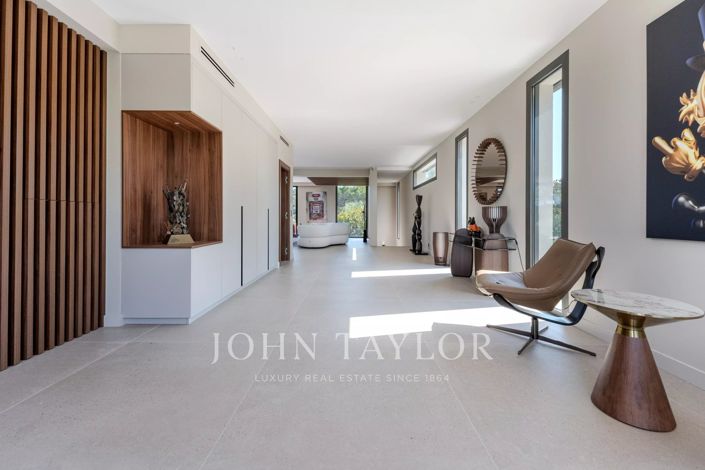 Image No.16-5 Bed House for sale