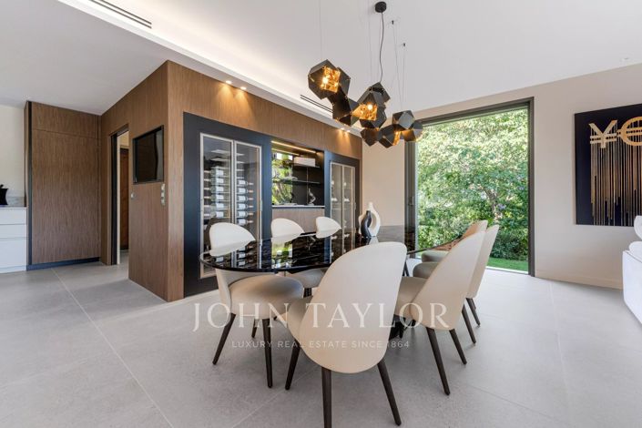 Image No.17-5 Bed House for sale