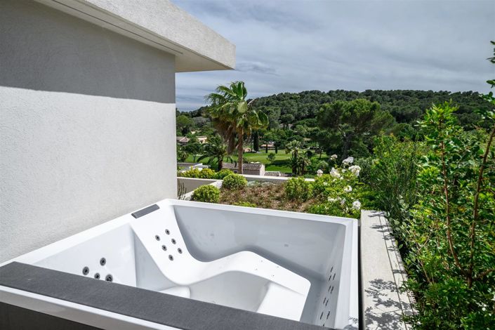 Image No.18-5 Bed House for sale