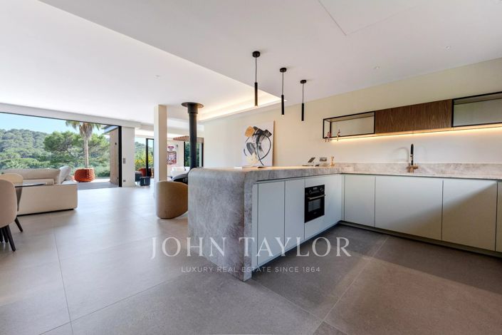 Image No.19-5 Bed House for sale