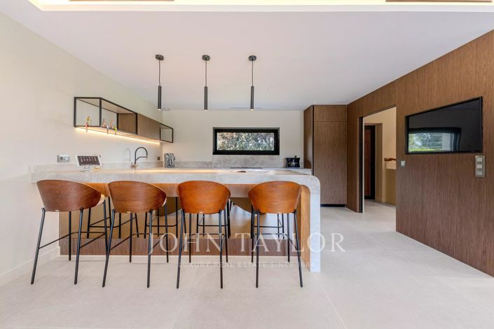 Image No.20-5 Bed House for sale