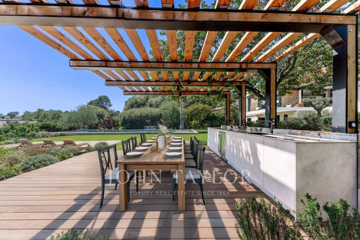 Image No.7-5 Bed House for sale