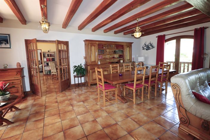 Image No.6-4 Bed House for sale