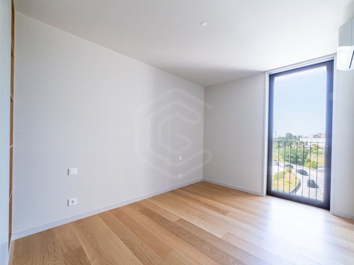 Image No.12-4 Bed Apartment for sale