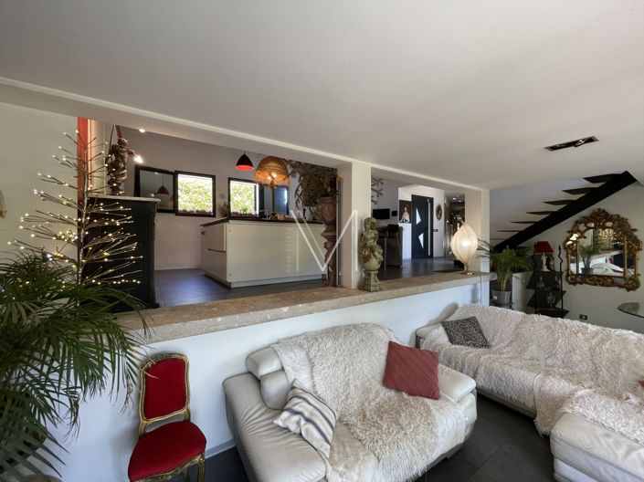 Image No.18-3 Bed House for sale