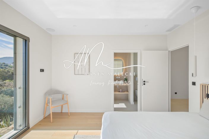 Image No.25-6 Bed House for sale