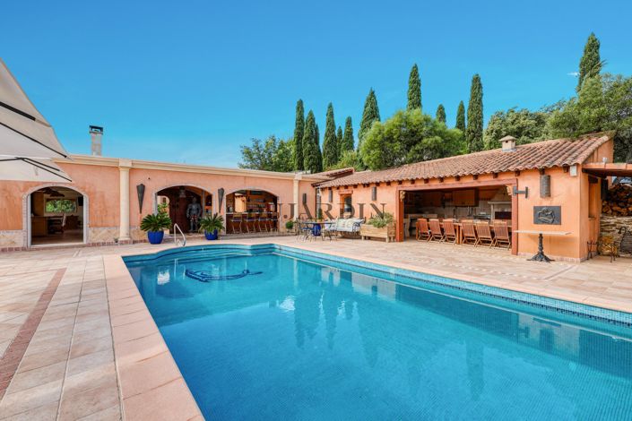 Image No.2-6 Bed House for sale