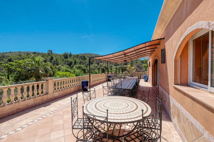 Image No.3-6 Bed House for sale