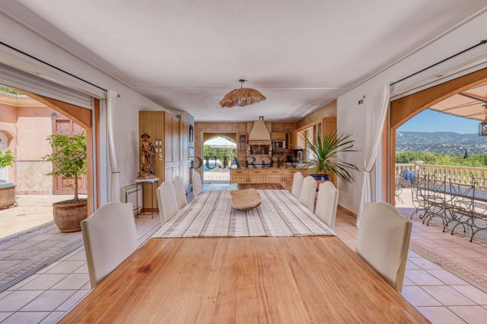Image No.6-6 Bed House for sale