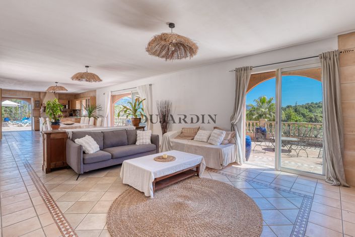 Image No.7-6 Bed House for sale