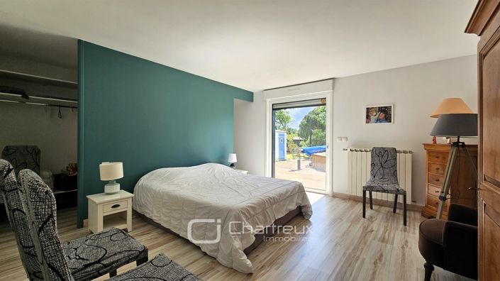 Image No.11-5 Bed House for sale
