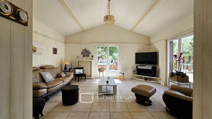 Image No.9-5 Bed House for sale