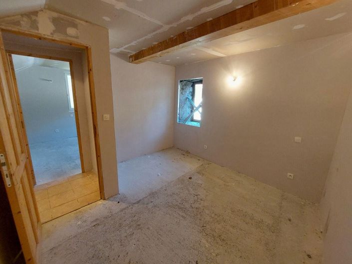 Image No.15-4 Bed House for sale