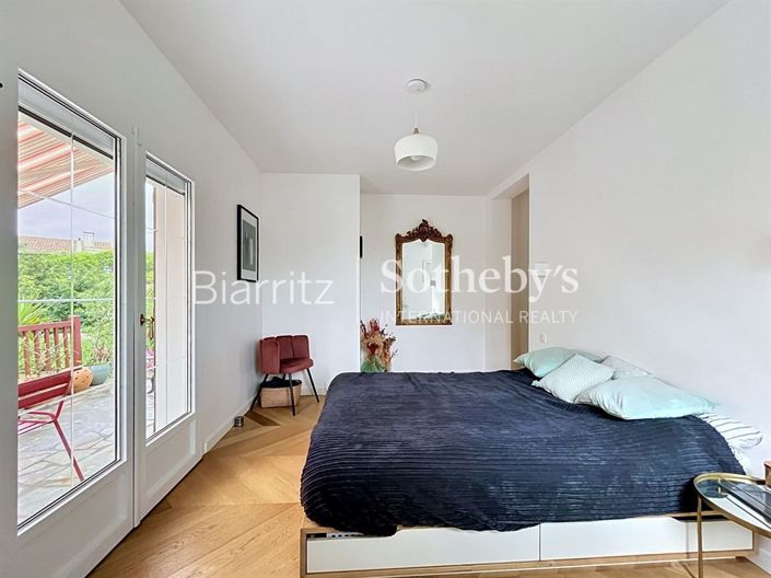 Image No.16-4 Bed House for sale