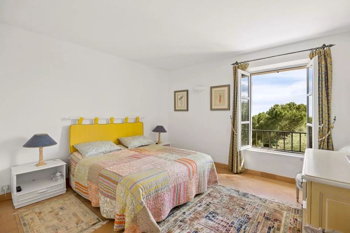 Image No.5-5 Bed House for sale