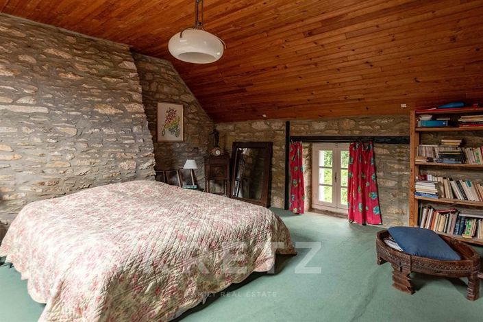 Image No.10-9 Bed House for sale