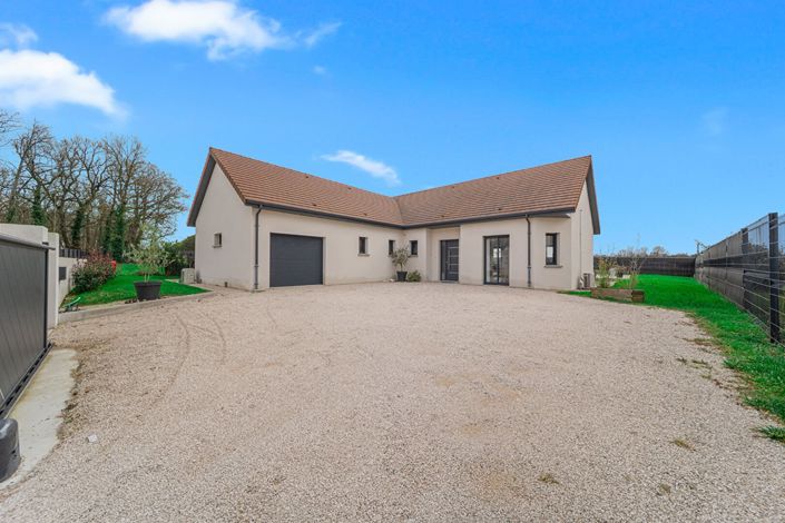 Image No.2-4 Bed House for sale