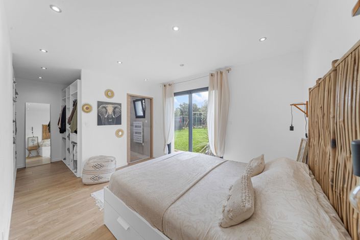 Image No.7-4 Bed House for sale