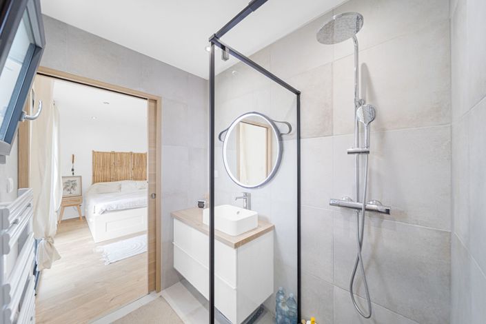 Image No.8-4 Bed House for sale
