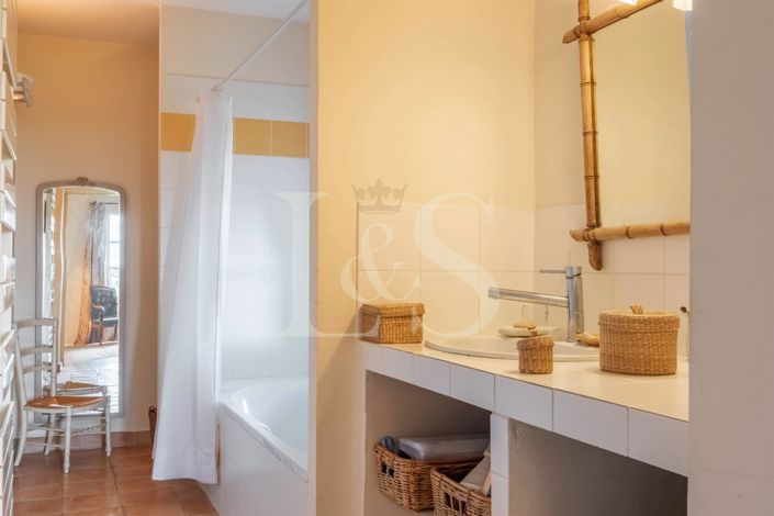 Image No.17-5 Bed House for sale
