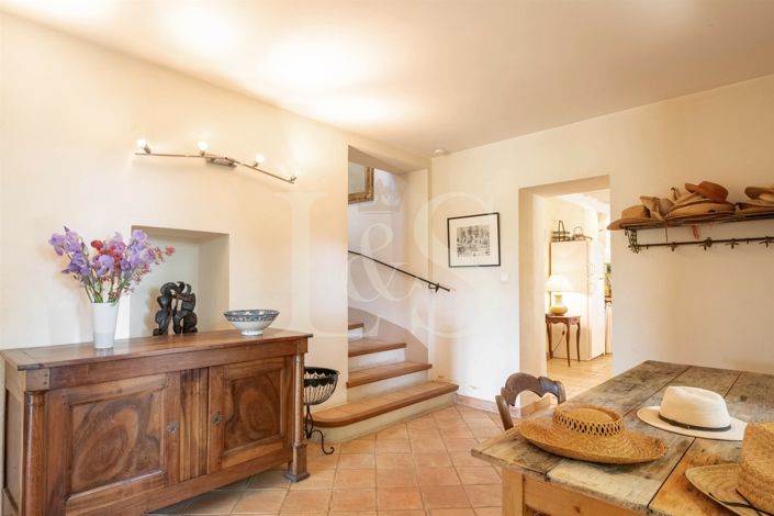 Image No.7-5 Bed House for sale