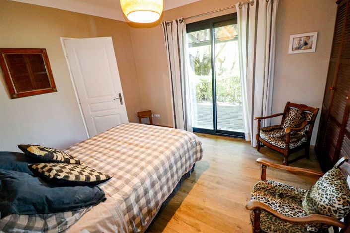 Image No.27-4 Bed House for sale